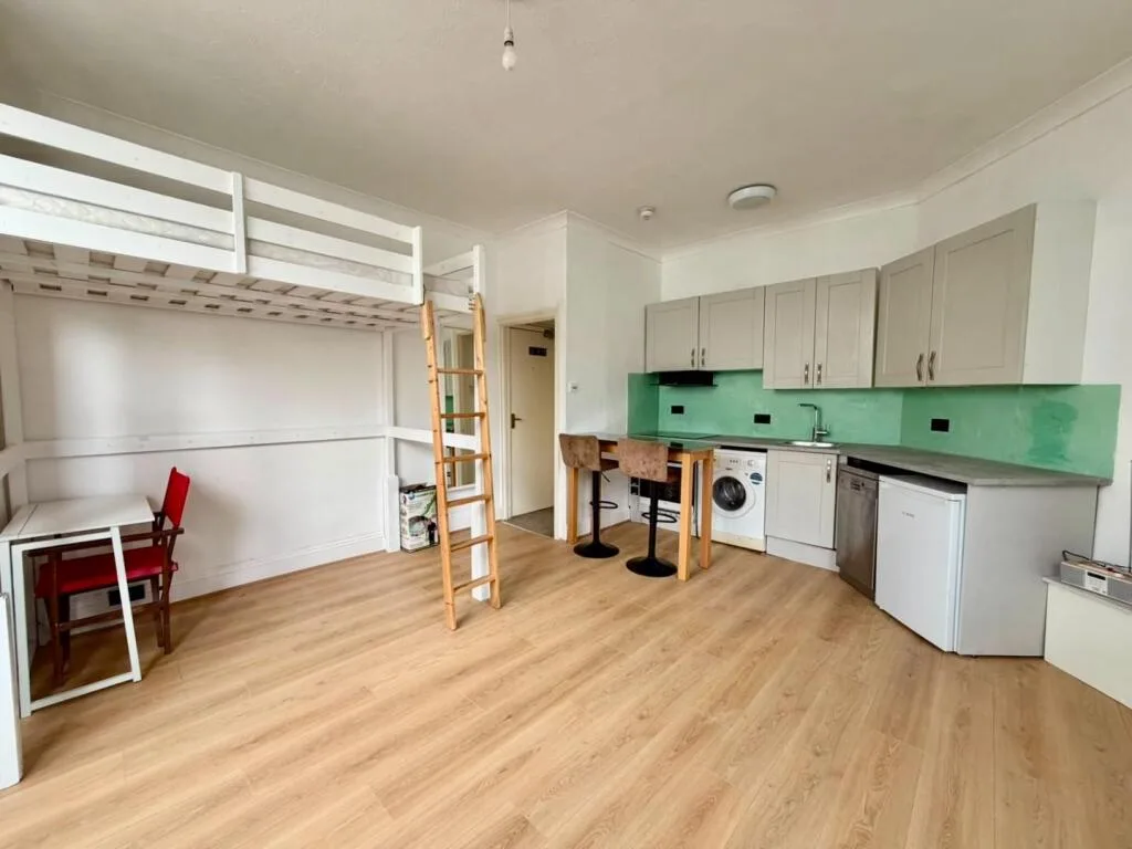 Studio flat for rent