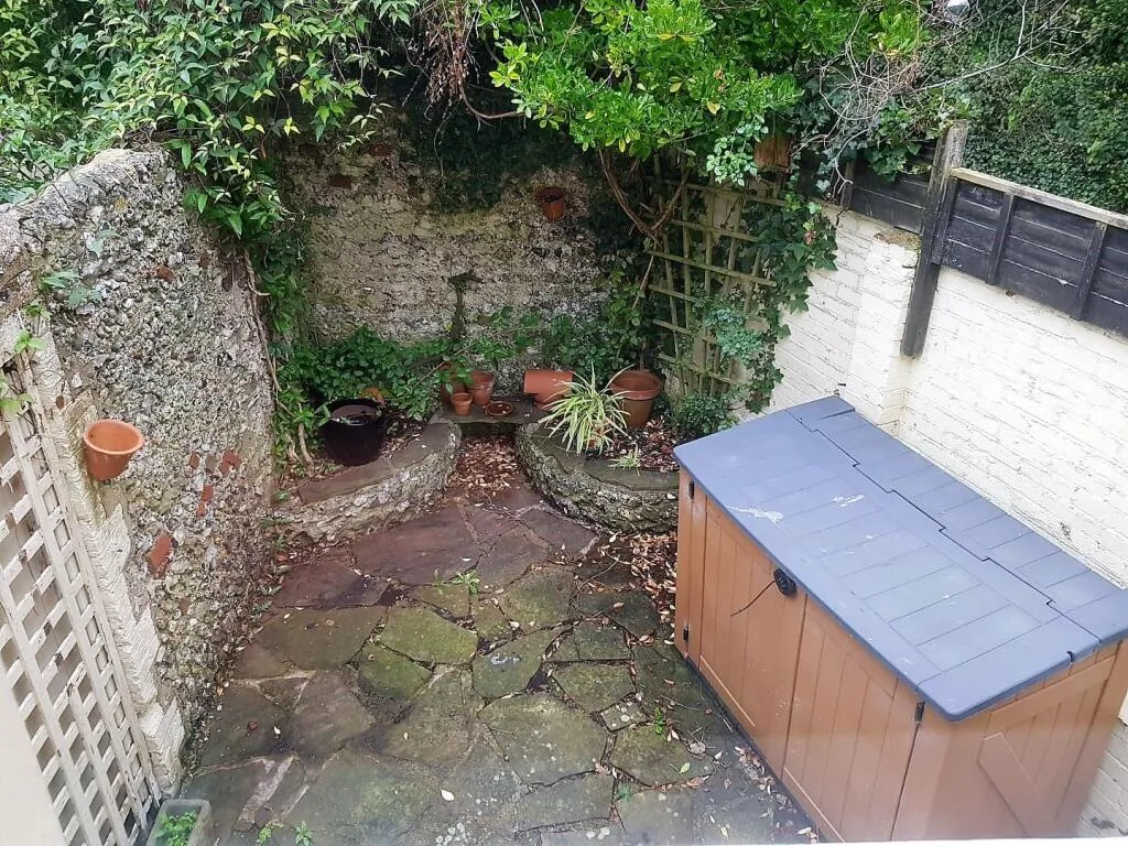 2 bedroom house for rent