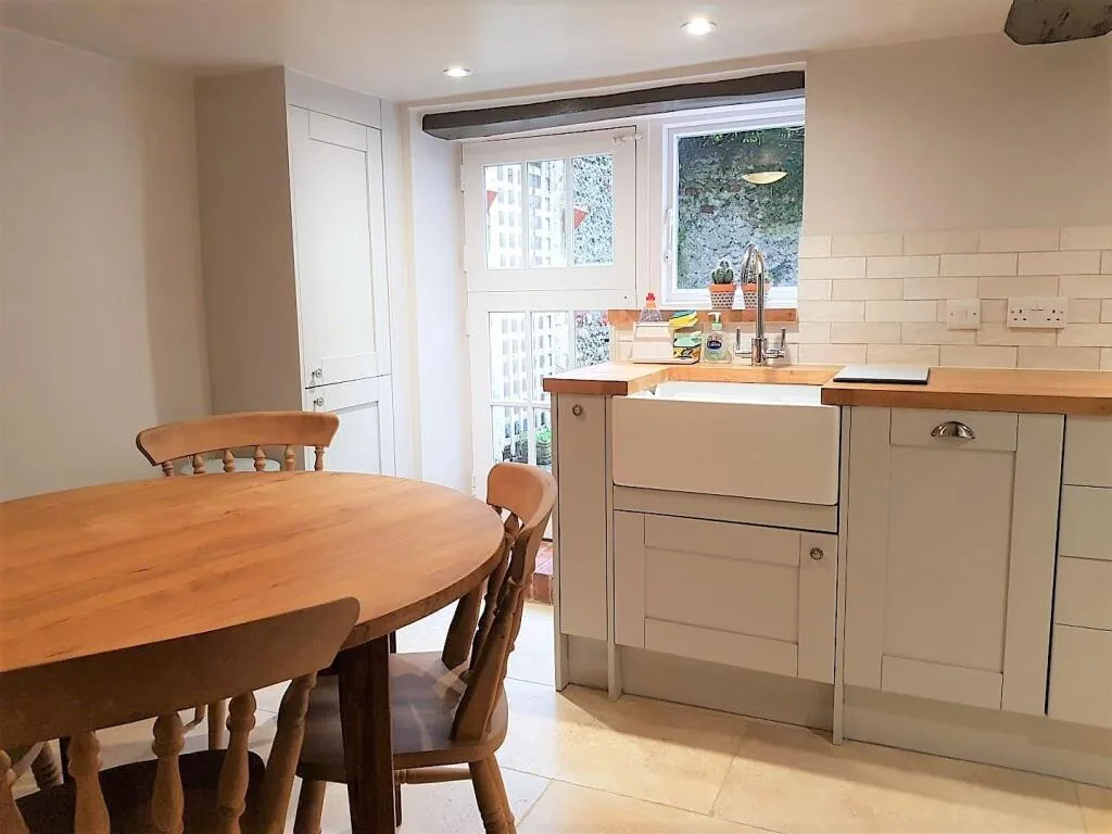 2 bedroom house for rent