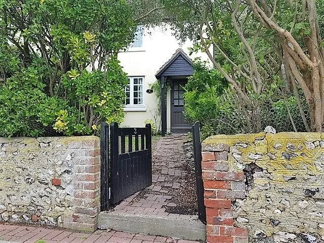 2 bedroom house for rent
