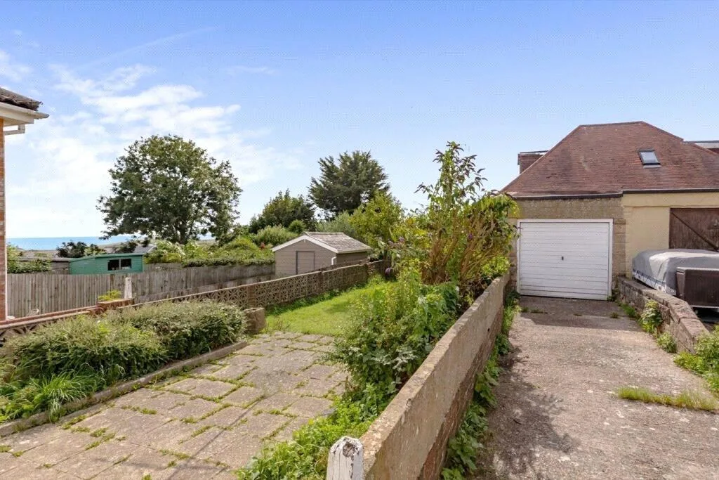 3 bedroom link detached house for rent