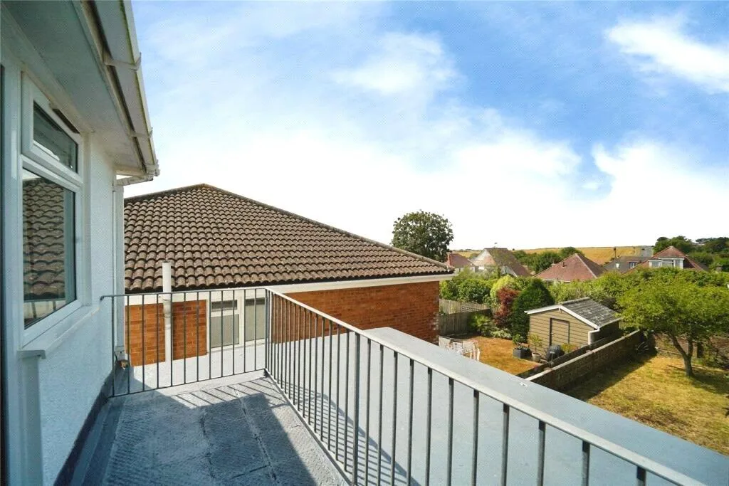 3 bedroom link detached house for rent
