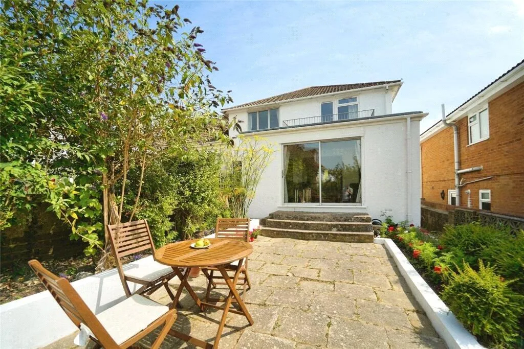 3 bedroom link detached house for rent