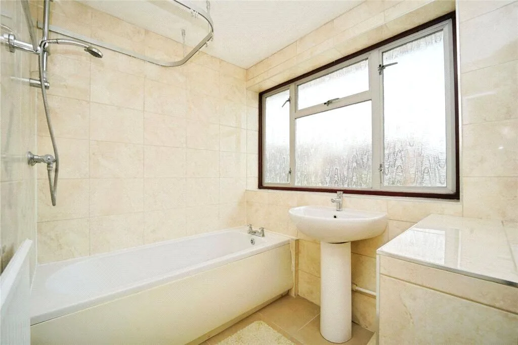 3 bedroom link detached house for rent