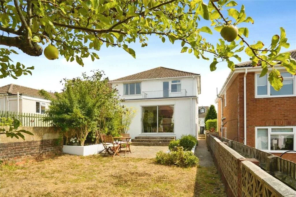 3 bedroom link detached house for rent