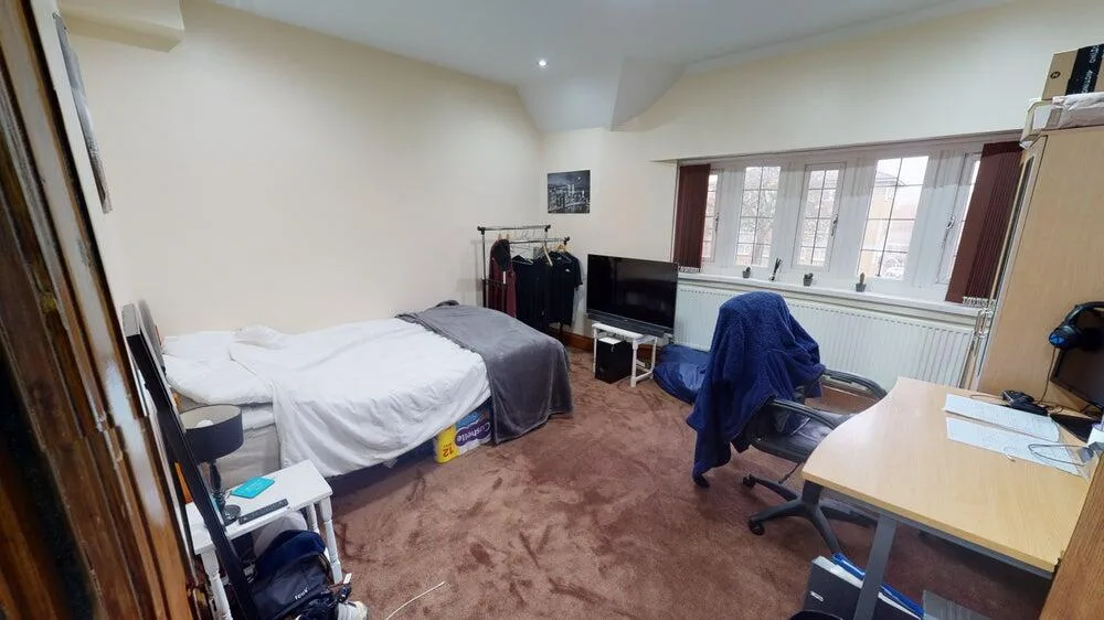 9 bedroom house for rent