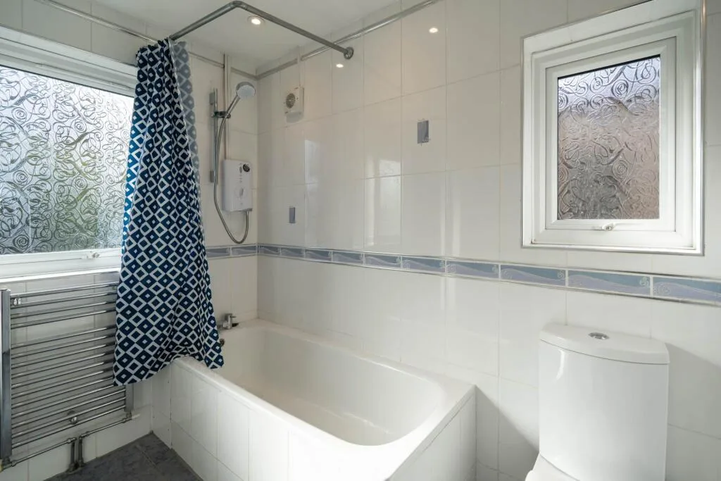 3 bedroom semi-detached house for rent