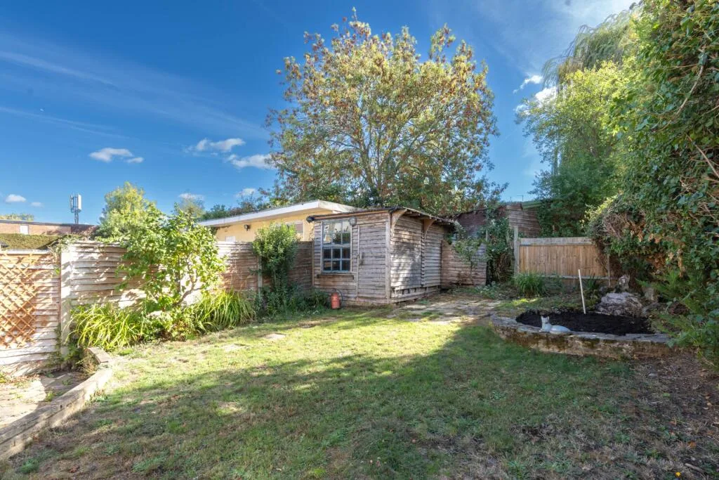 3 bedroom semi-detached house for rent