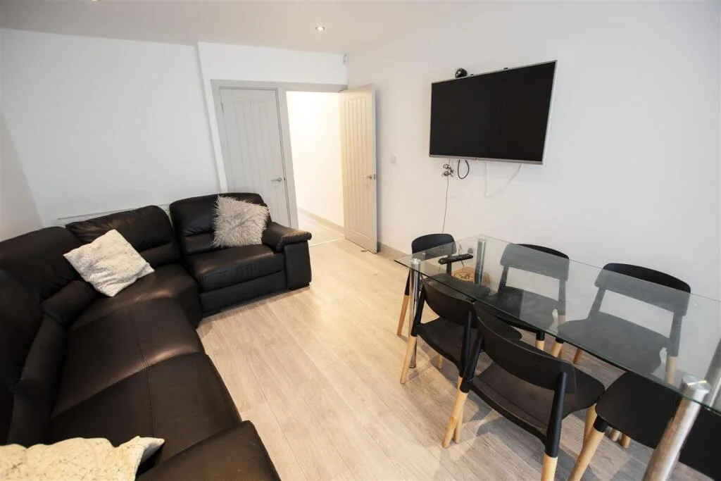 7 bedroom house for rent