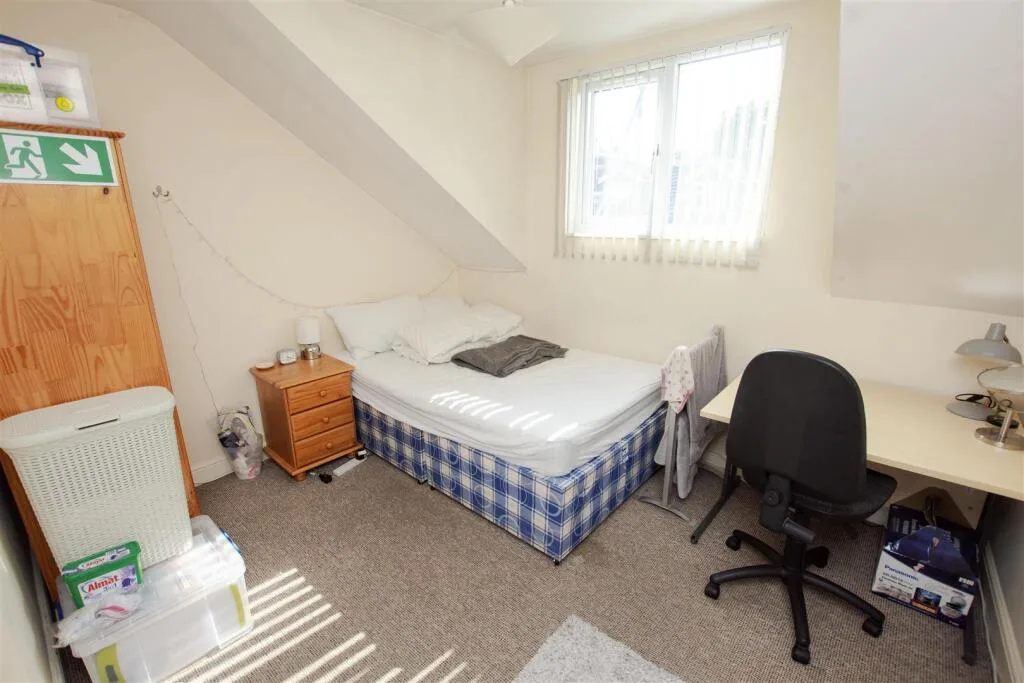 6 bedroom house for rent