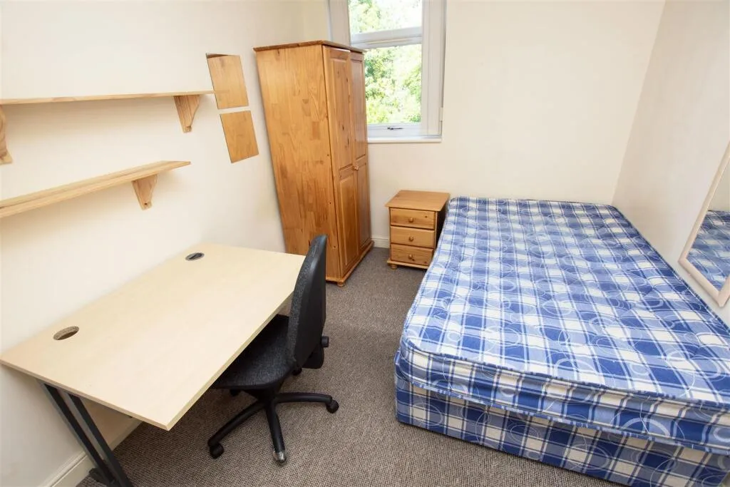 6 bedroom house for rent