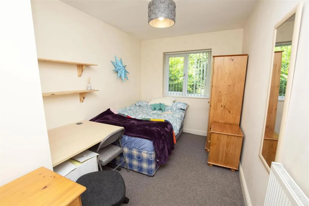 6 bedroom house for rent