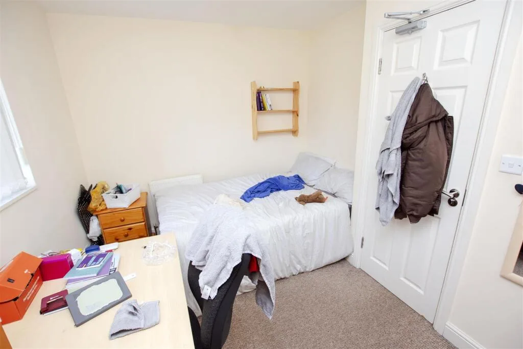 6 bedroom house for rent