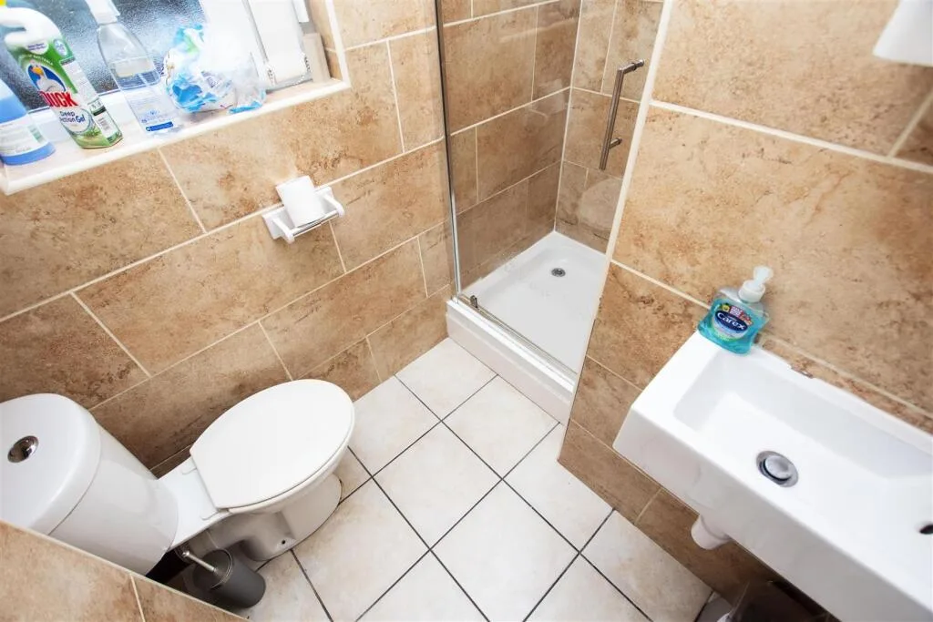 6 bedroom house for rent