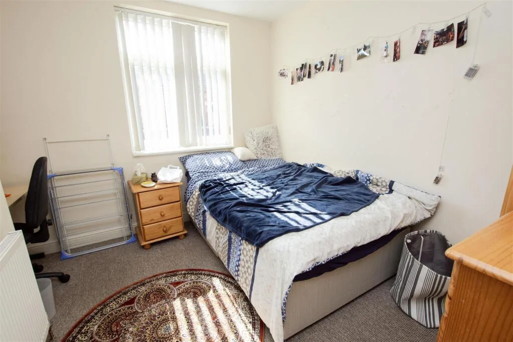6 bedroom house for rent