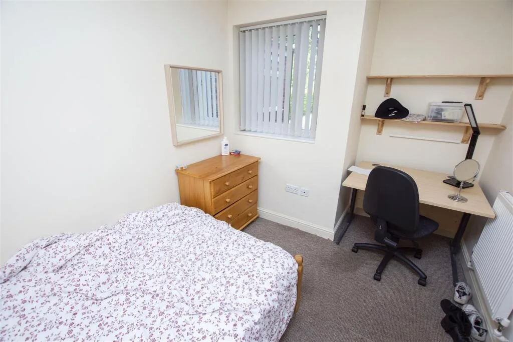 6 bedroom house for rent