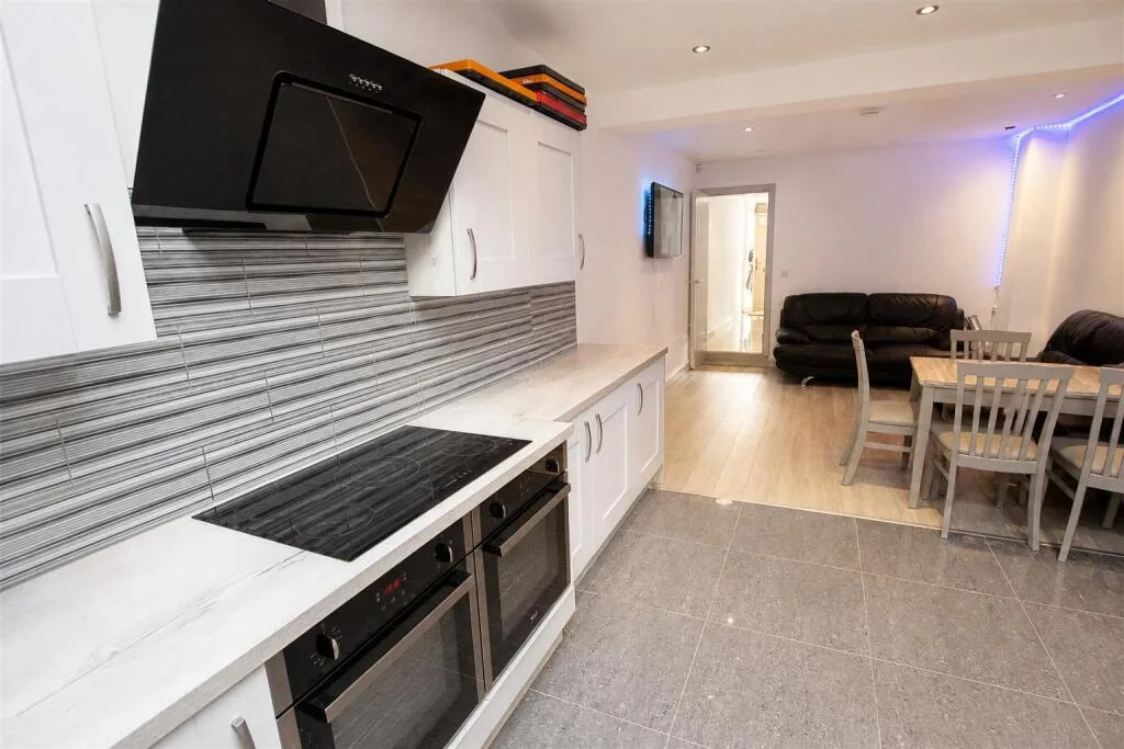 7 bedroom house for rent