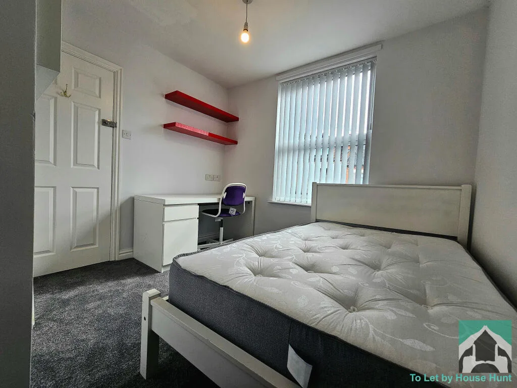 5 bedroom terraced house for rent