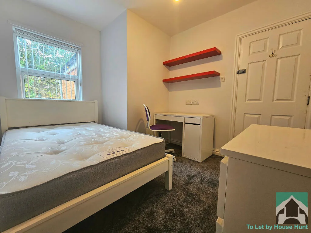 5 bedroom terraced house for rent