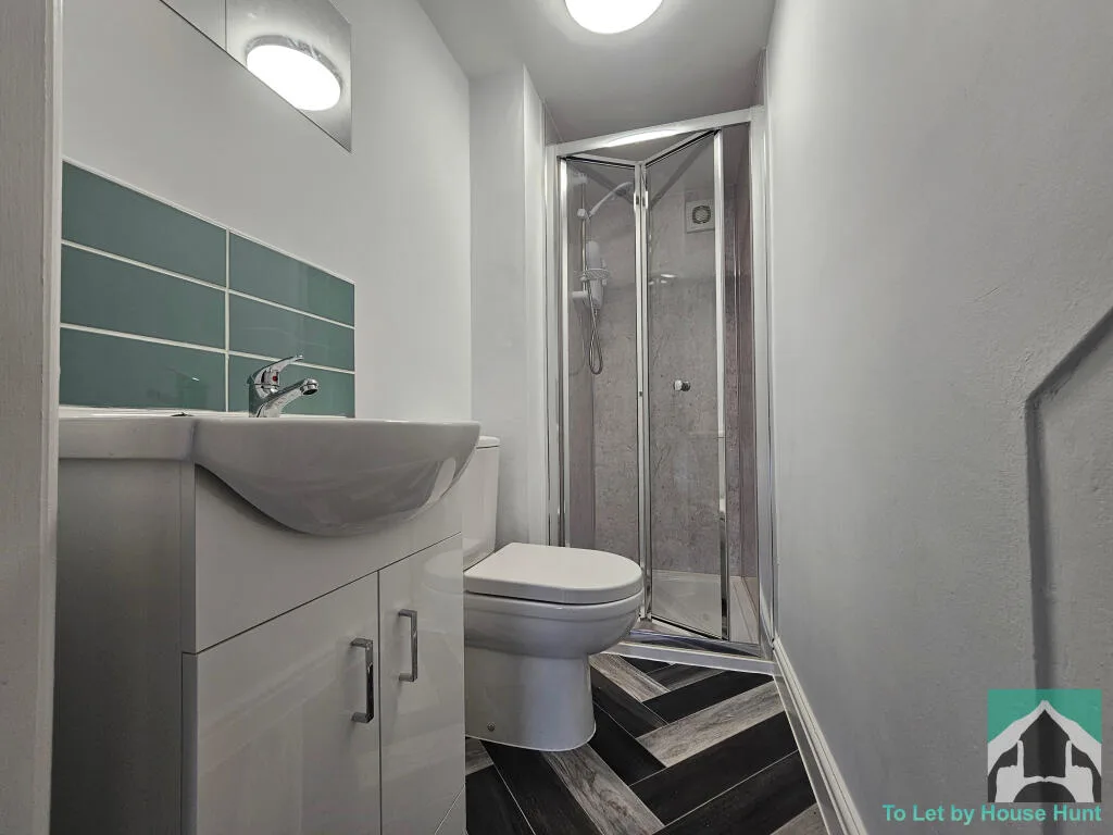 5 bedroom terraced house for rent