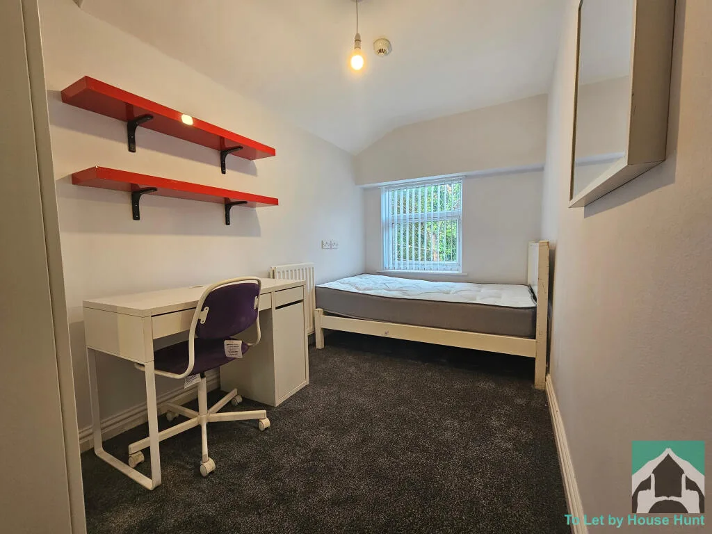 5 bedroom terraced house for rent