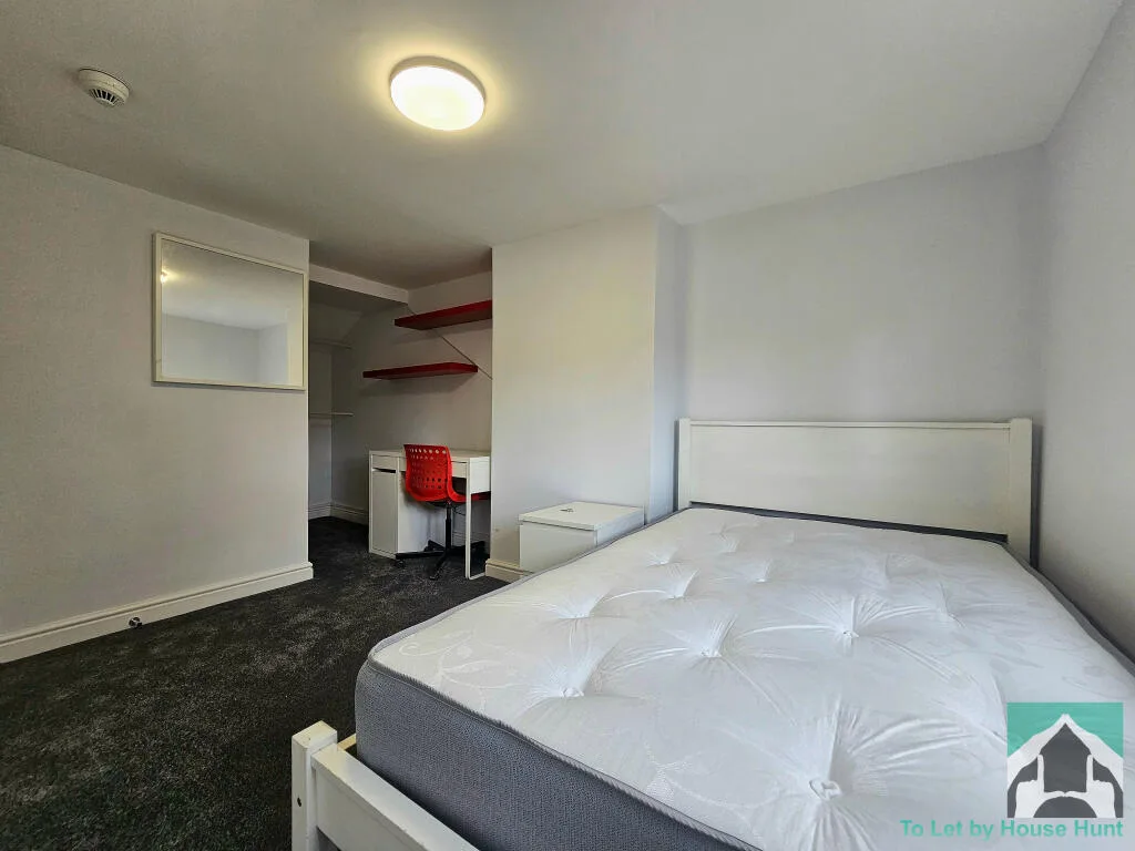 5 bedroom terraced house for rent