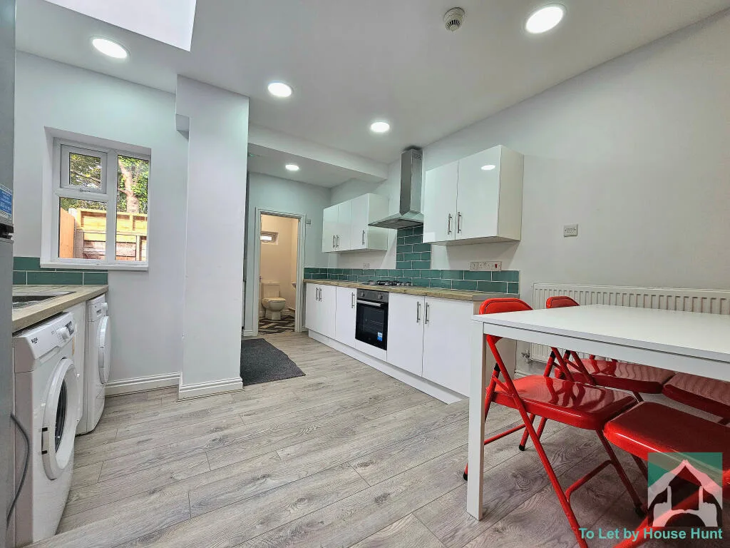 5 bedroom terraced house for rent