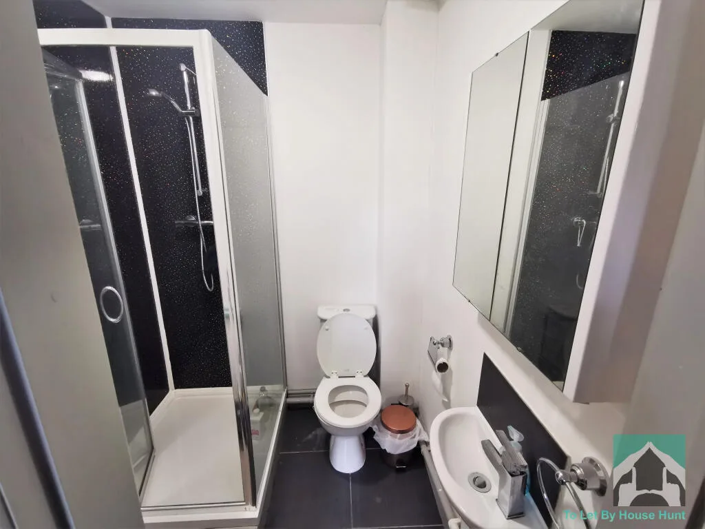 6 bedroom terraced house for rent
