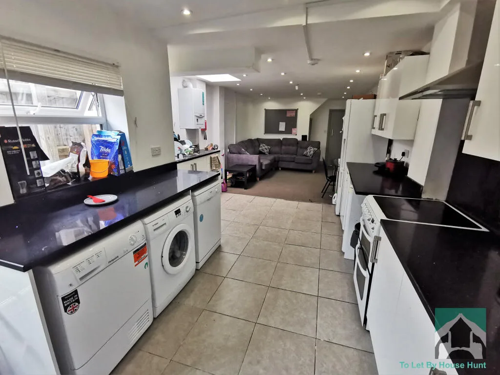 6 bedroom terraced house for rent