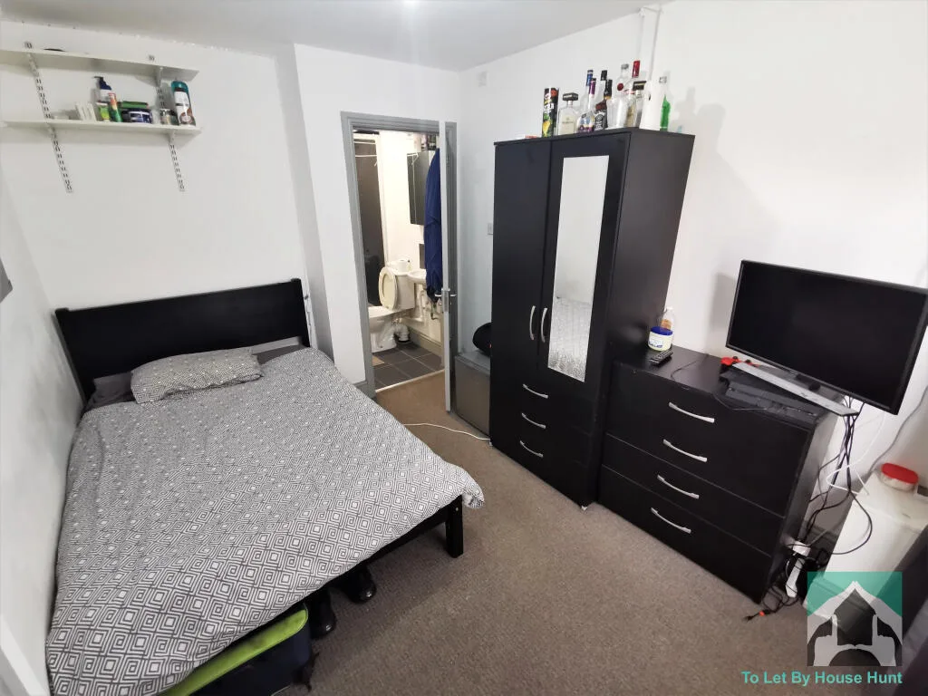 6 bedroom terraced house for rent