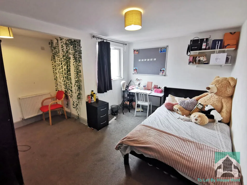 6 bedroom terraced house for rent