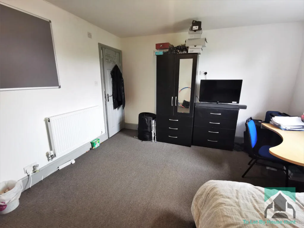 6 bedroom terraced house for rent