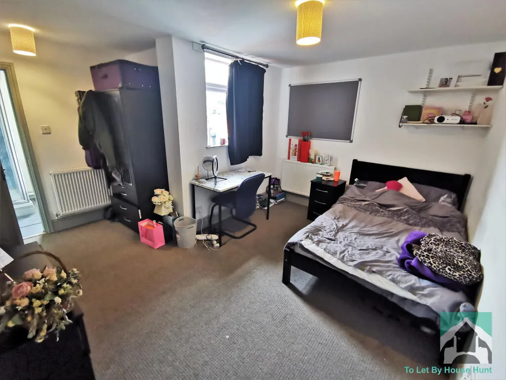 6 bedroom terraced house for rent