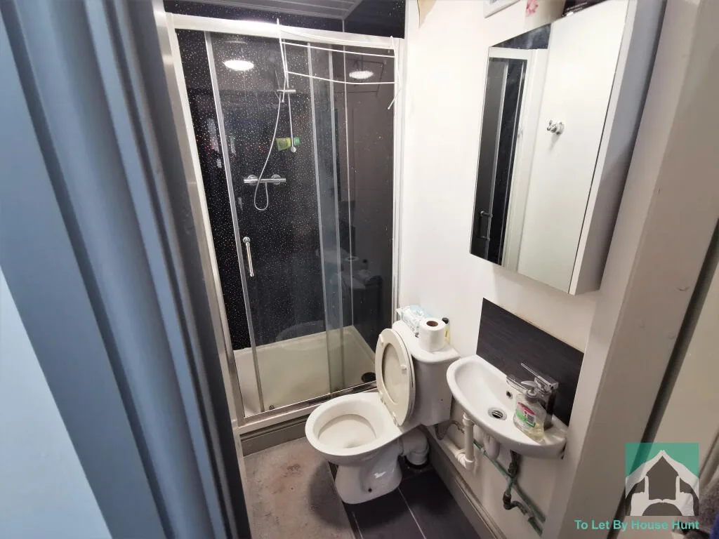 6 bedroom terraced house for rent