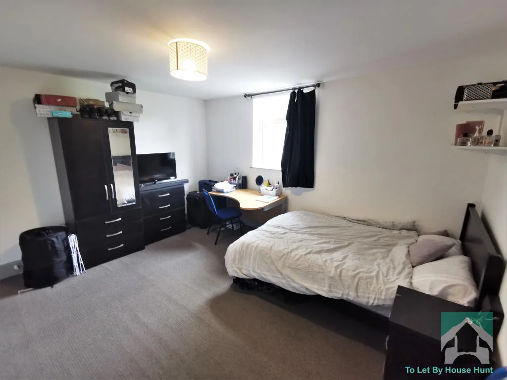 6 bedroom terraced house for rent
