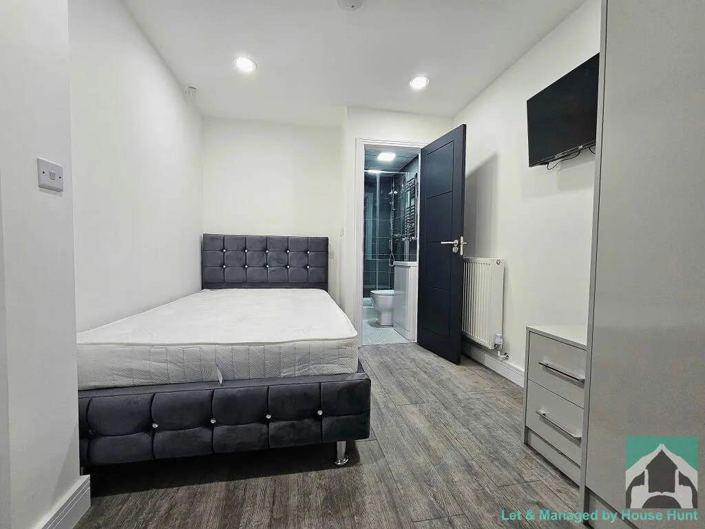 8 bedroom house for rent