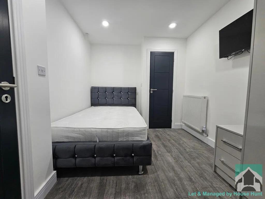8 bedroom house for rent
