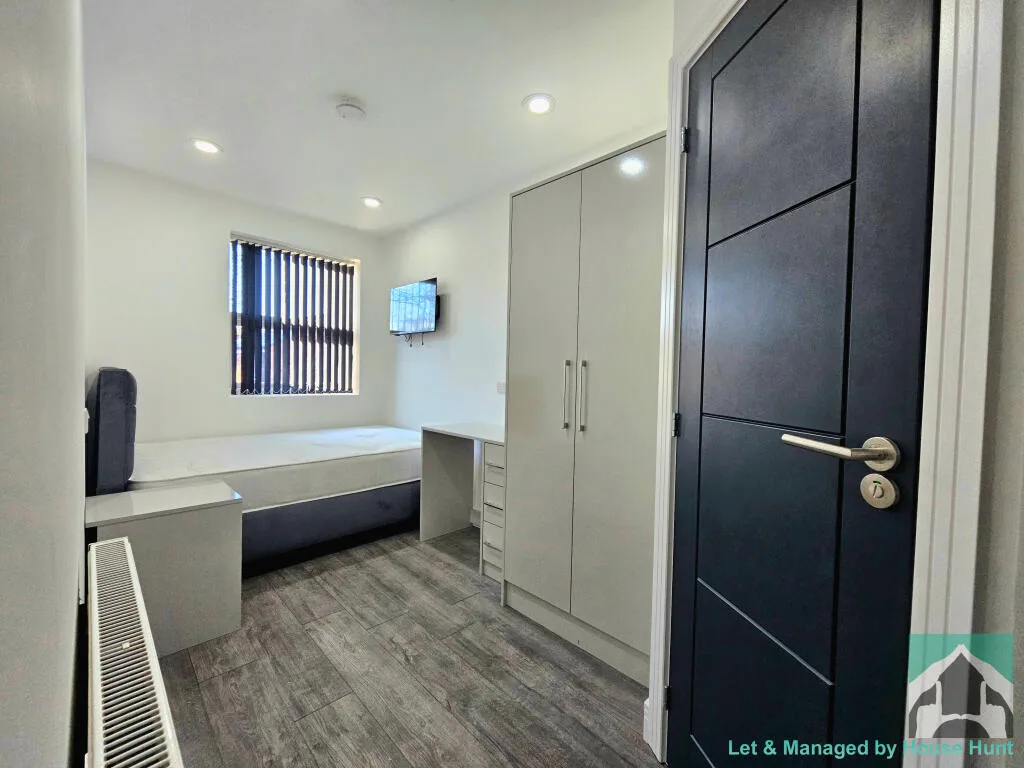 8 bedroom house for rent