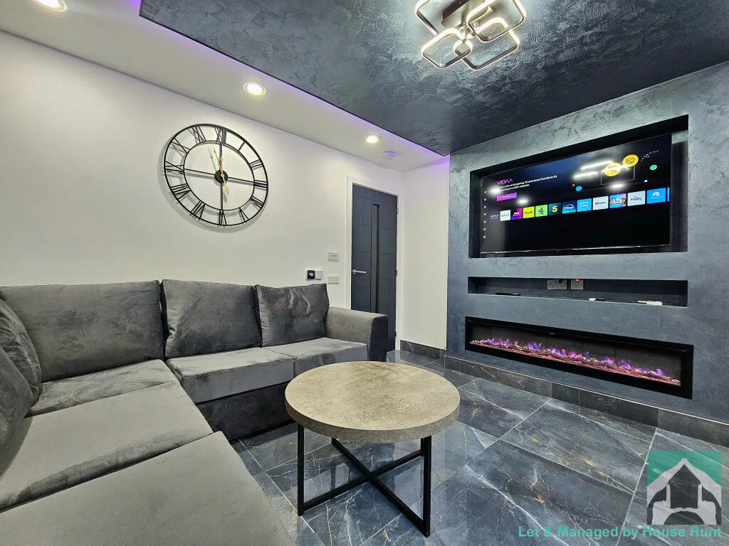 8 bedroom house for rent