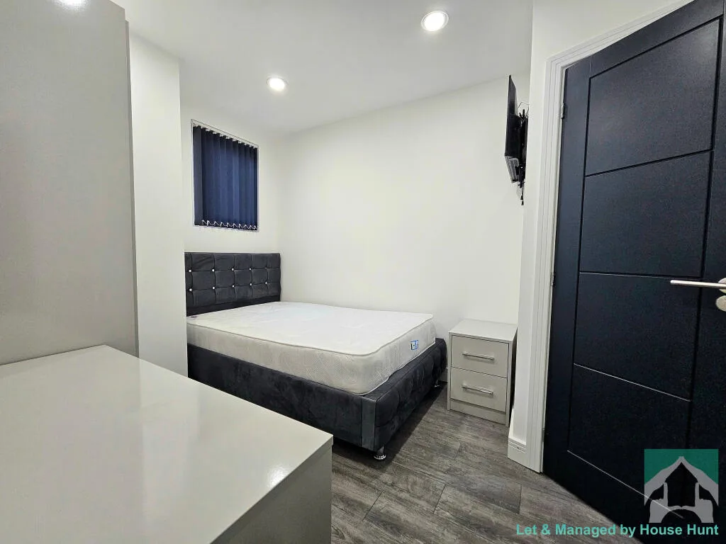 8 bedroom house for rent