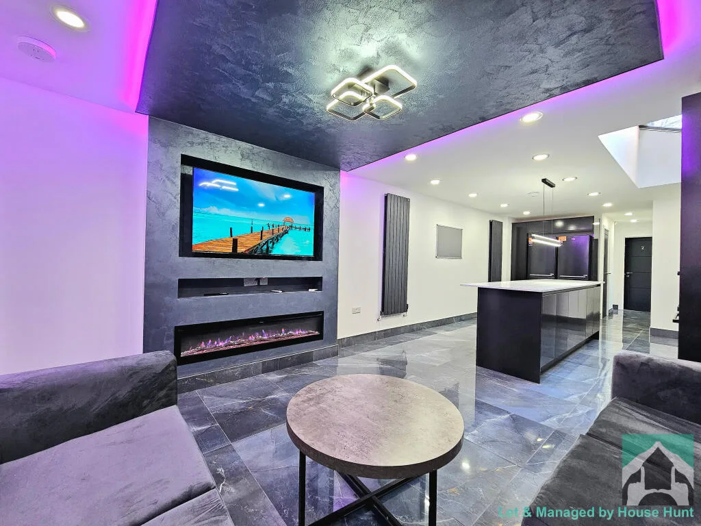 8 bedroom house for rent
