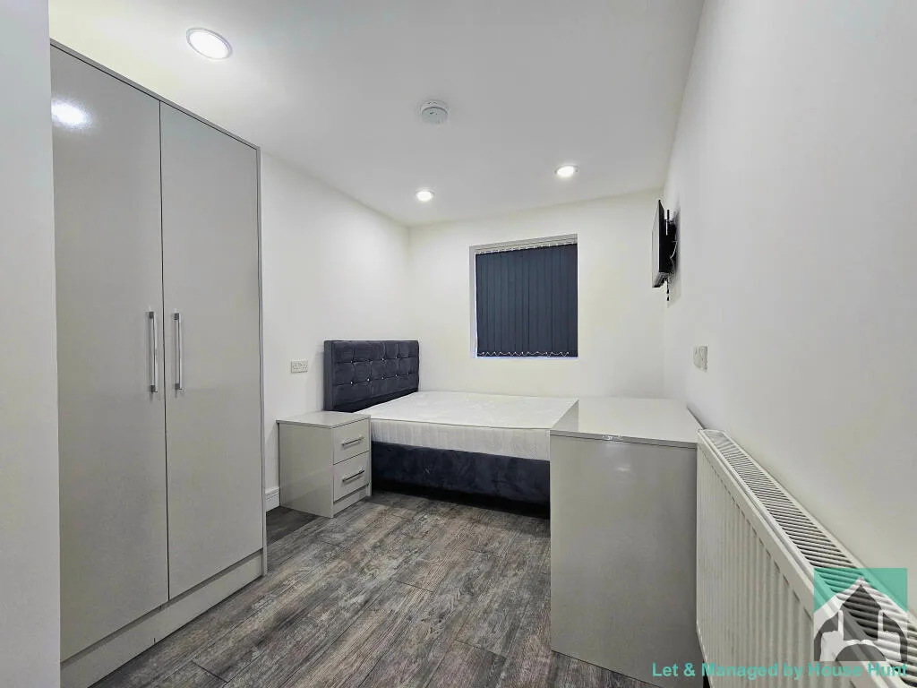 8 bedroom house for rent