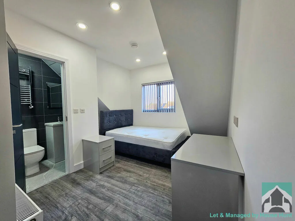 8 bedroom house for rent