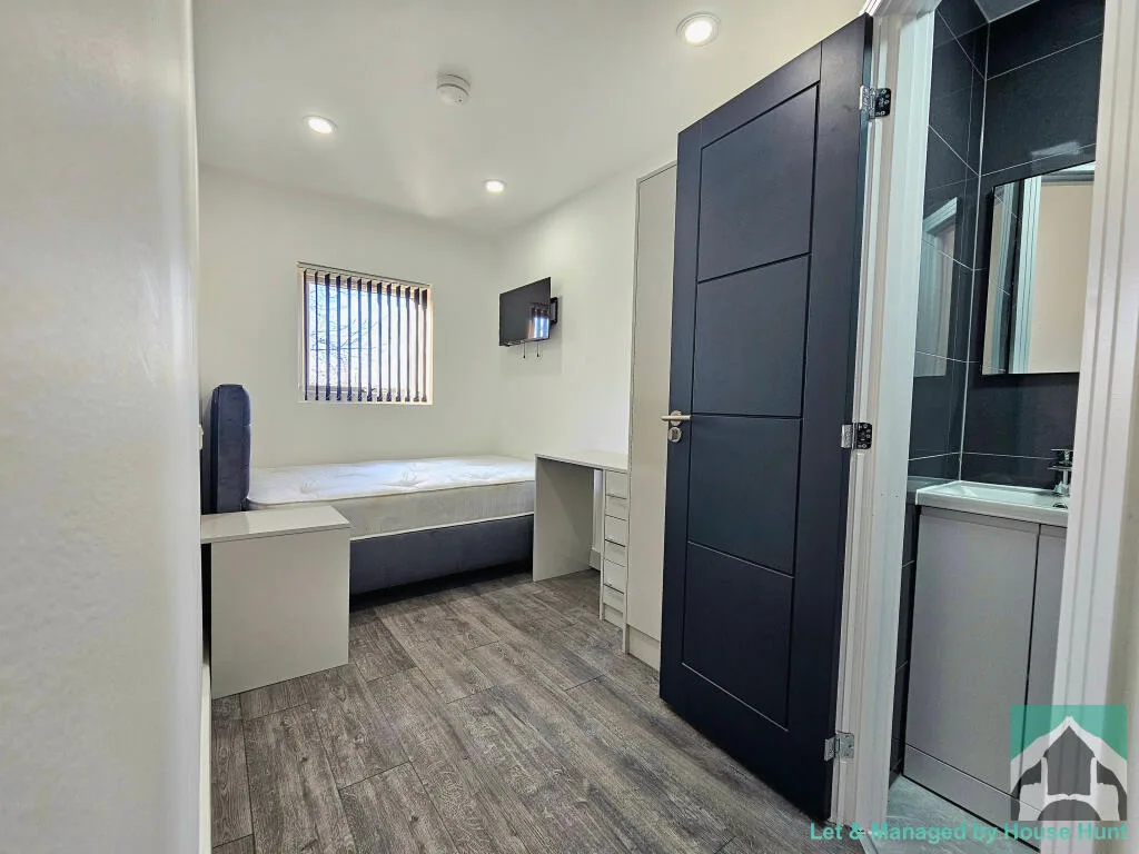 8 bedroom house for rent