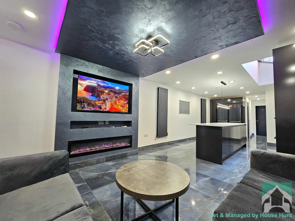 8 bedroom house for rent
