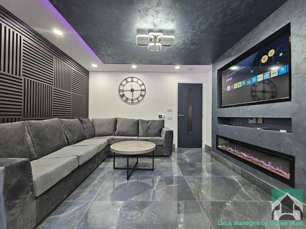 8 bedroom house for rent