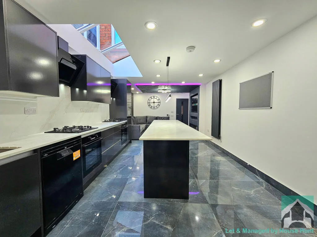 8 bedroom house for rent