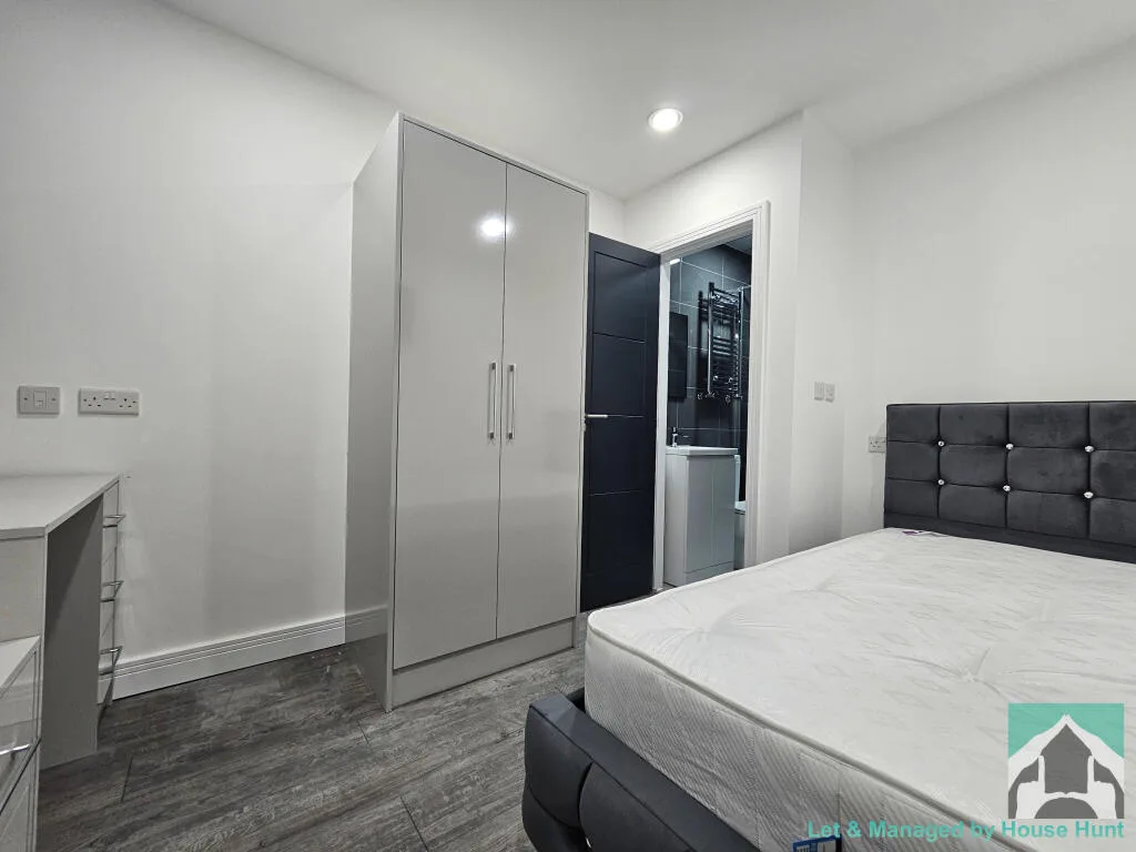 8 bedroom house for rent