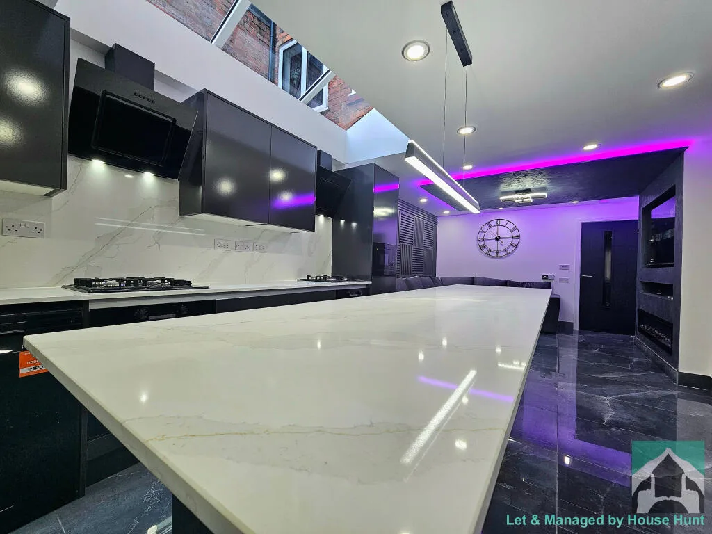 8 bedroom house for rent