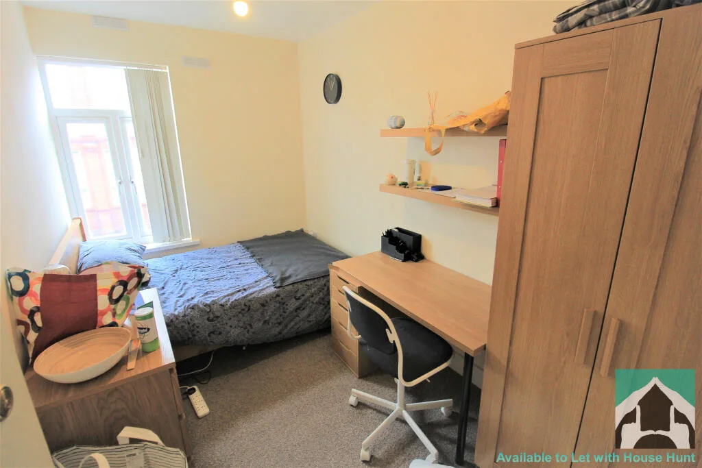 6 bedroom terraced house for rent